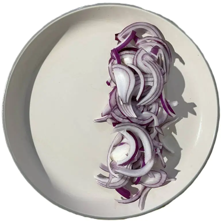 sliced red onion.webp